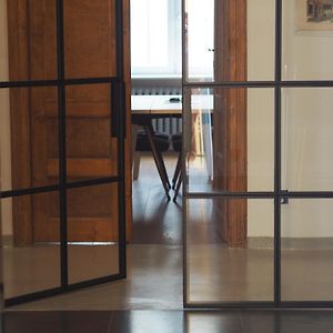 Designer Apartment 110M2 With King Size Beds & Equipped Kitchen